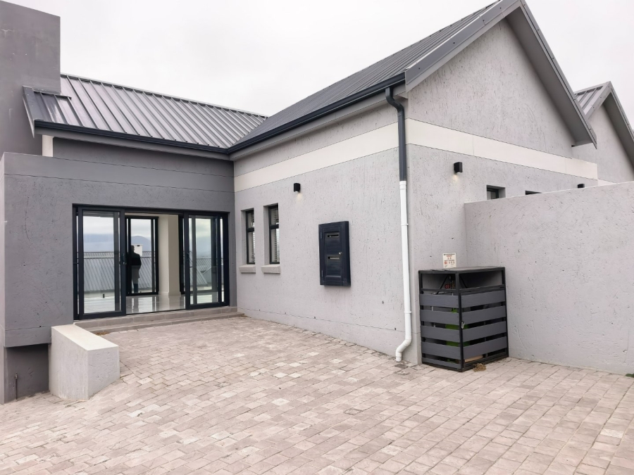 5 Bedroom Property for Sale in Kingswood Golf Estate Western Cape